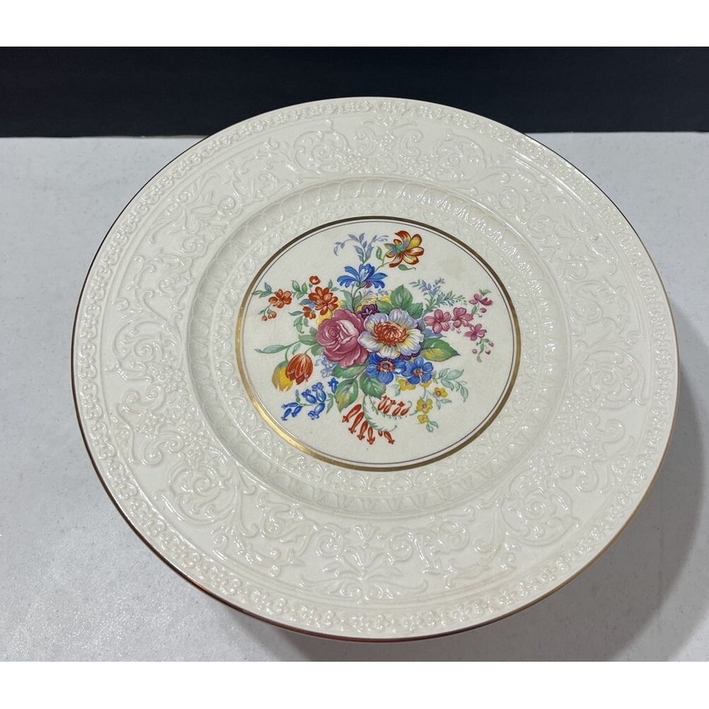 Wedgwood England Embossed Ivory Porcelain Floral Dinner Plate‎ Gold Trim 11"